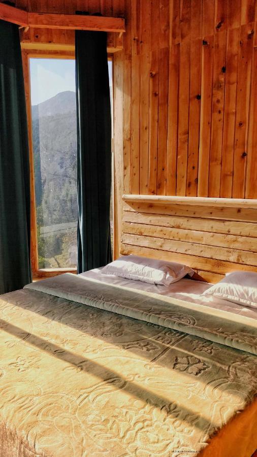 Loghouse At Khajjiar Lake Exterior foto