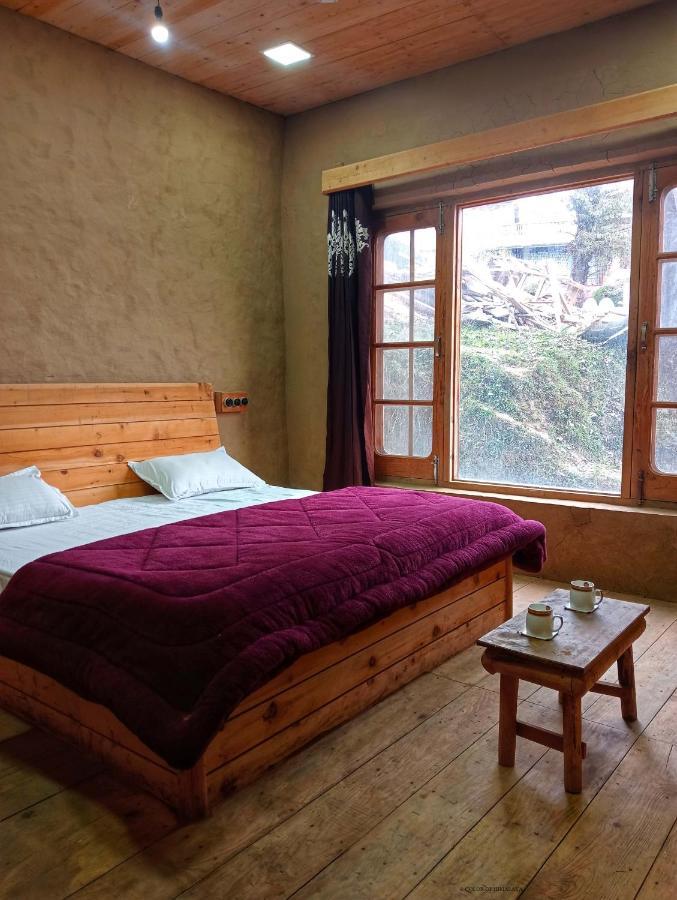 Loghouse At Khajjiar Lake Exterior foto