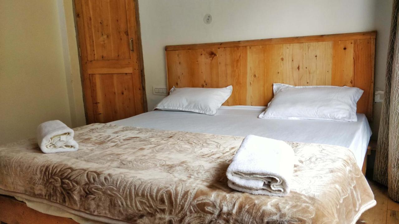 Loghouse At Khajjiar Lake Exterior foto
